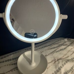 Makeup mirror